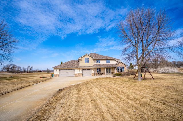 294 57th Avenue NE, Willmar, MN 56201