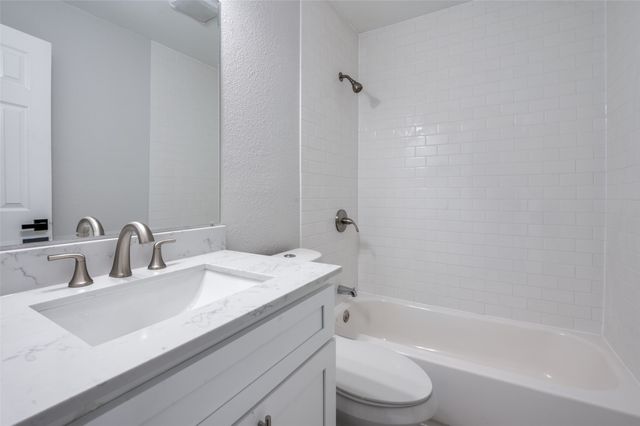 5444 Gaston Avenue 202, Dallas, TX 75214
