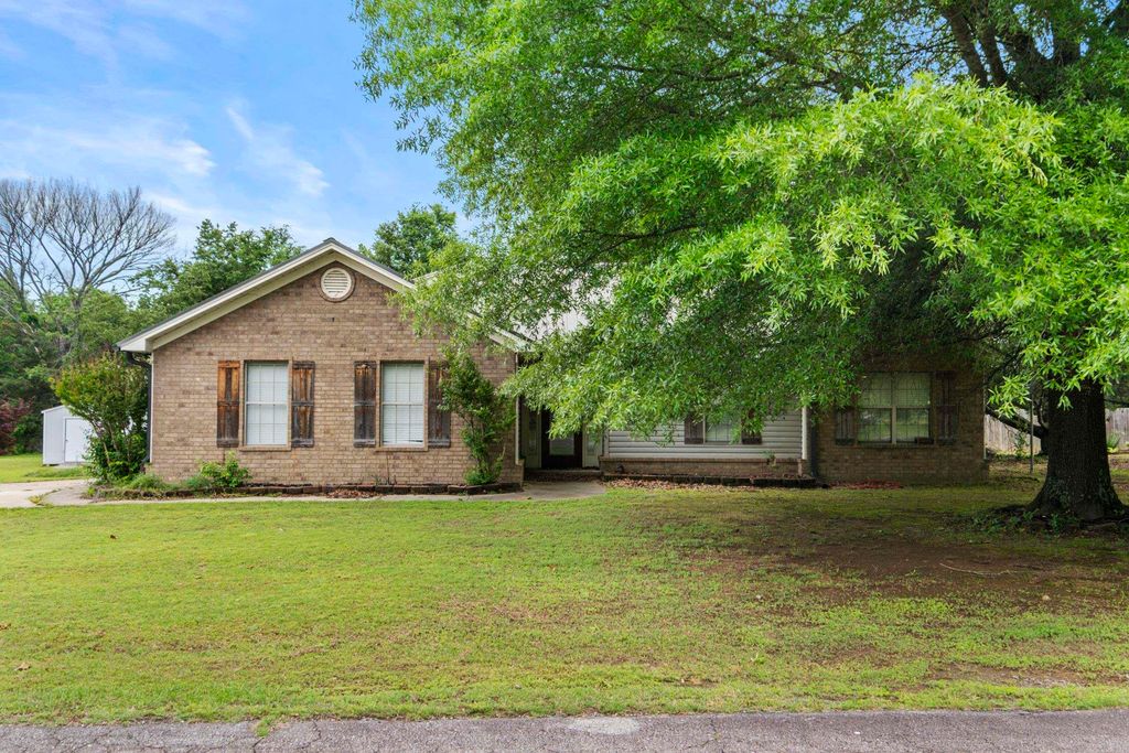 103 Centerview Court, Searcy, AR 72143