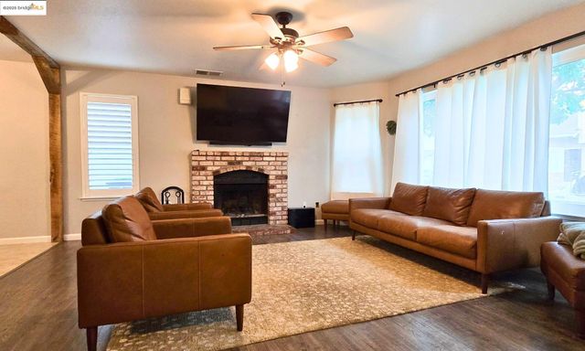 5338 Sunrise Meadows Ln, Oakley, CA 94561