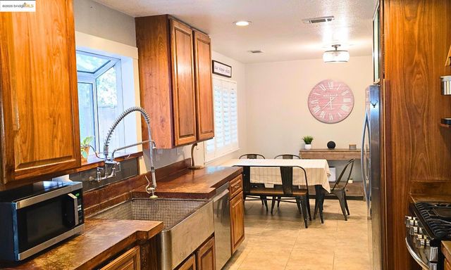 5338 Sunrise Meadows Ln, Oakley, CA 94561