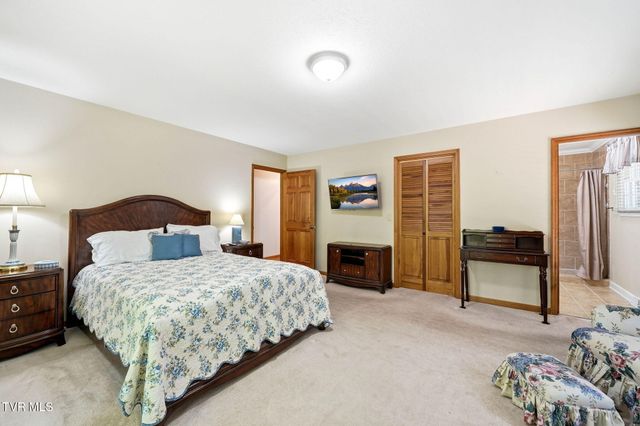 914 Ridgecrest Road, Johnson City, TN 37604