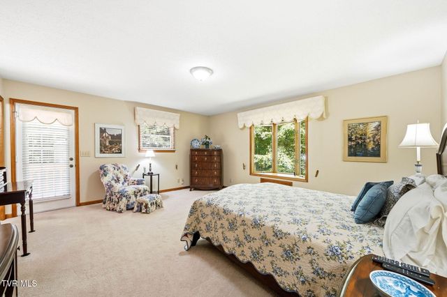 914 Ridgecrest Road, Johnson City, TN 37604