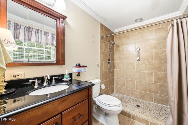 914 Ridgecrest Road, Johnson City, TN 37604