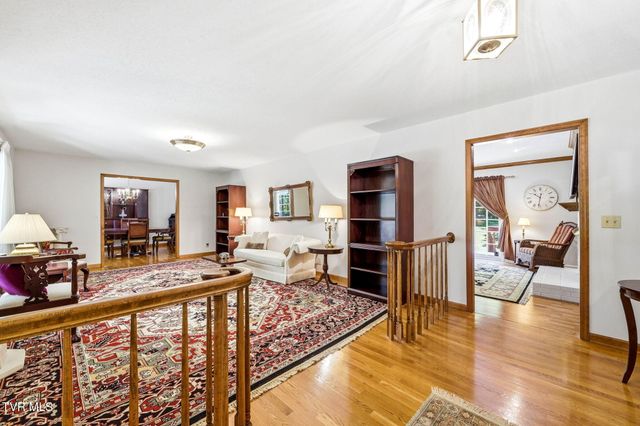 914 Ridgecrest Road, Johnson City, TN 37604