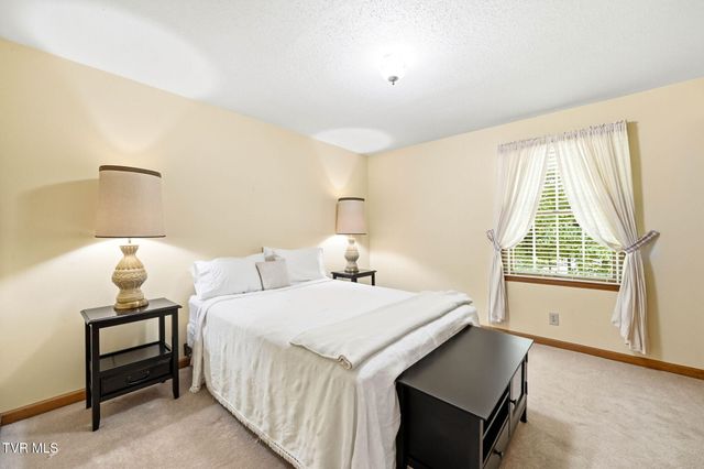 914 Ridgecrest Road, Johnson City, TN 37604