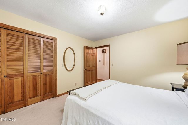 914 Ridgecrest Road, Johnson City, TN 37604
