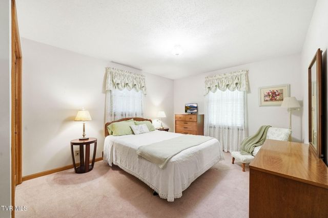 914 Ridgecrest Road, Johnson City, TN 37604