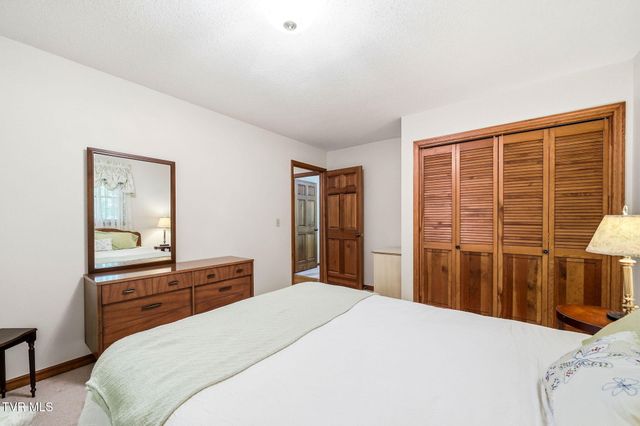 914 Ridgecrest Road, Johnson City, TN 37604