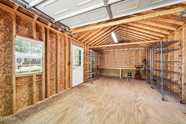 914 Ridgecrest Road, Johnson City, TN 37604