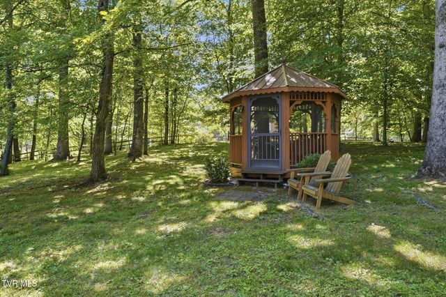 914 Ridgecrest Road, Johnson City, TN 37604