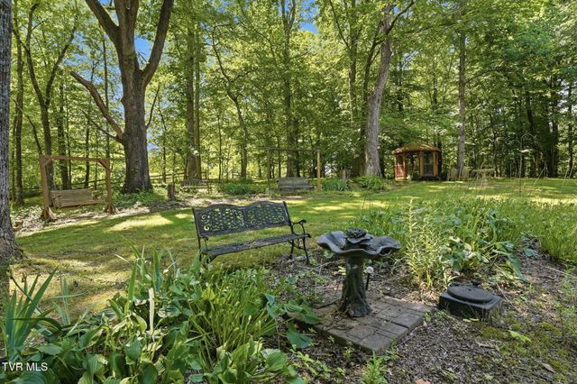 914 Ridgecrest Road, Johnson City, TN 37604