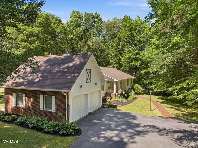 914 Ridgecrest Road, Johnson City, TN 37604