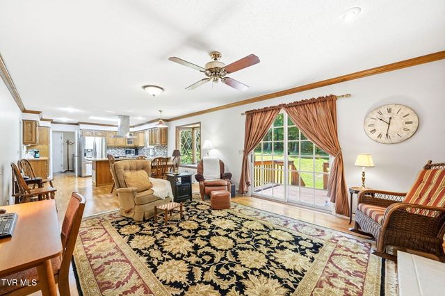 914 Ridgecrest Road, Johnson City, TN 37604