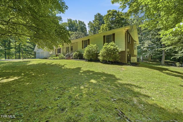 914 Ridgecrest Road, Johnson City, TN 37604