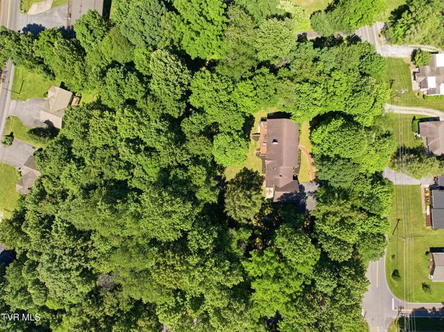 914 Ridgecrest Road, Johnson City, TN 37604