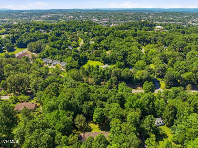 914 Ridgecrest Road, Johnson City, TN 37604