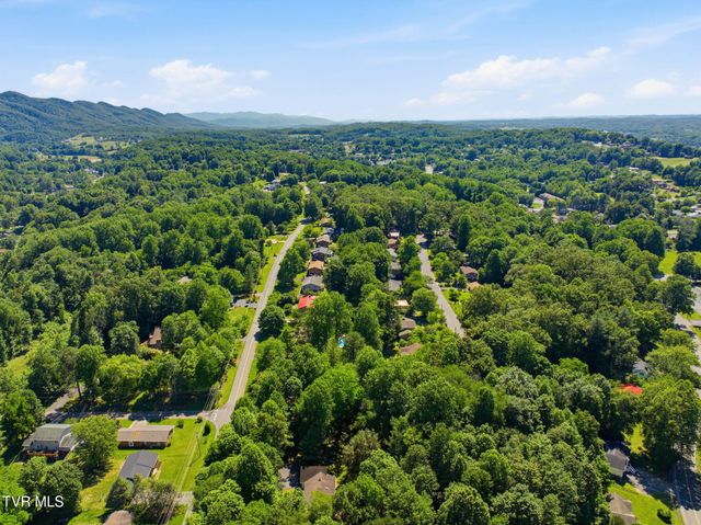 914 Ridgecrest Road, Johnson City, TN 37604