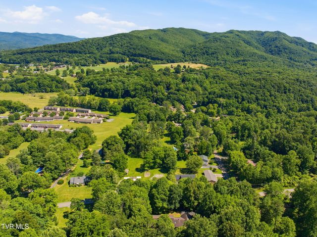 914 Ridgecrest Road, Johnson City, TN 37604