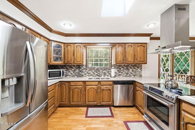 914 Ridgecrest Road, Johnson City, TN 37604