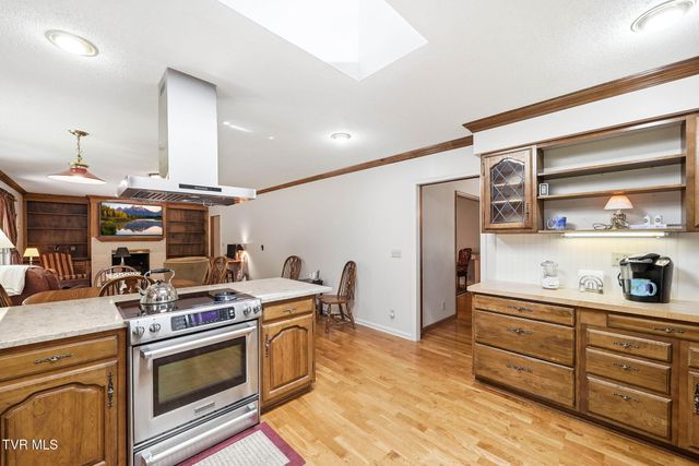 914 Ridgecrest Road, Johnson City, TN 37604