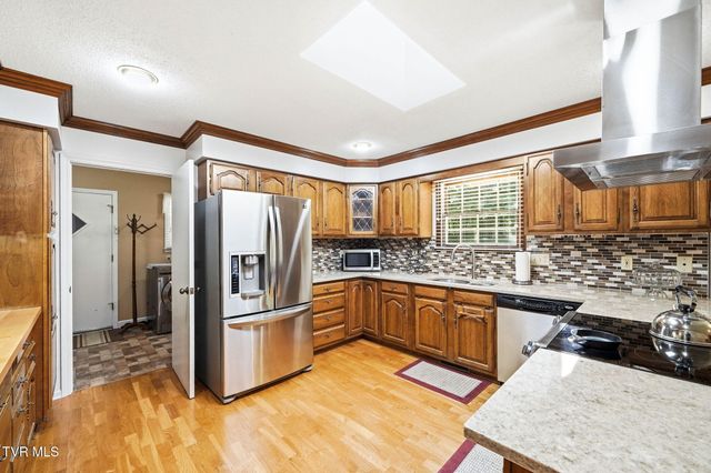 914 Ridgecrest Road, Johnson City, TN 37604