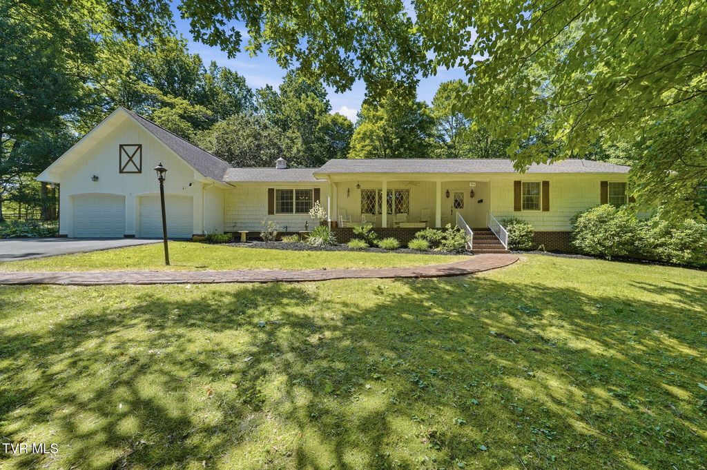 914 Ridgecrest Road, Johnson City, TN 37604