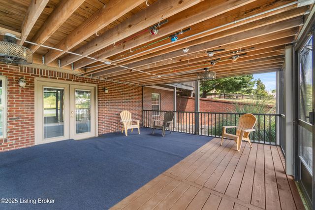 481 Meadow Lake Dr, Taylorsville, KY 40071