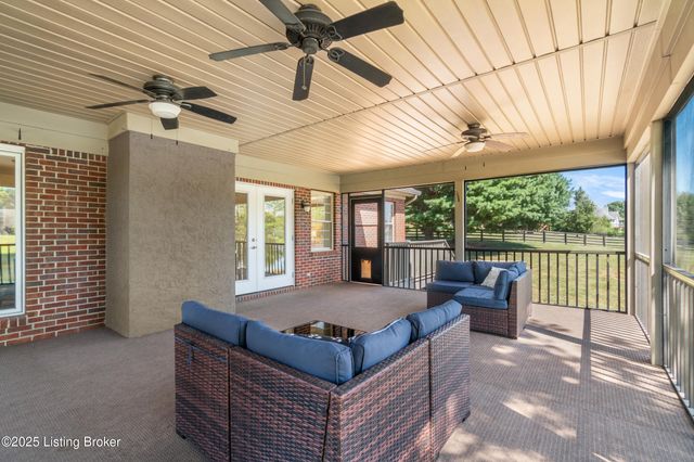 481 Meadow Lake Dr, Taylorsville, KY 40071