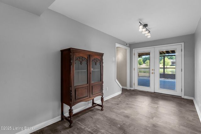 481 Meadow Lake Dr, Taylorsville, KY 40071