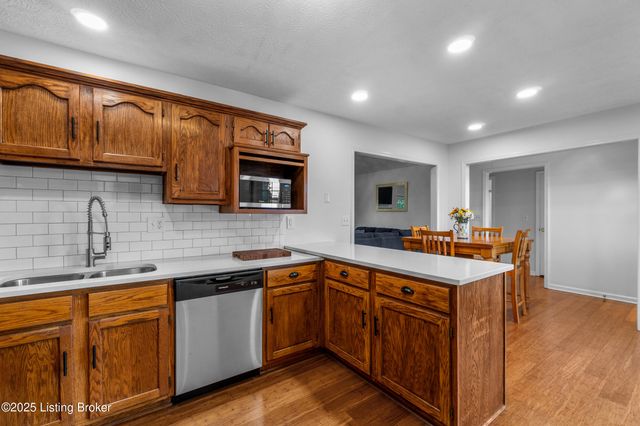 481 Meadow Lake Dr, Taylorsville, KY 40071