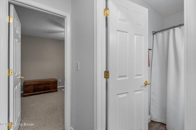 481 Meadow Lake Dr, Taylorsville, KY 40071