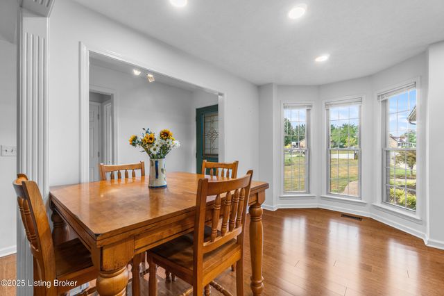 481 Meadow Lake Dr, Taylorsville, KY 40071