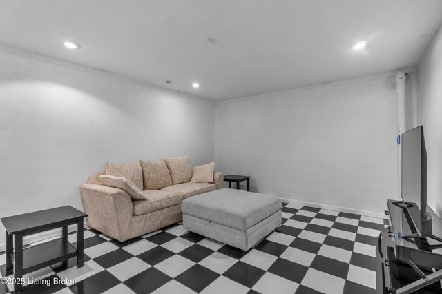 481 Meadow Lake Dr, Taylorsville, KY 40071