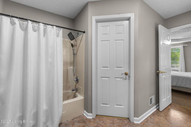 481 Meadow Lake Dr, Taylorsville, KY 40071