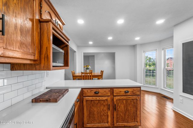 481 Meadow Lake Dr, Taylorsville, KY 40071