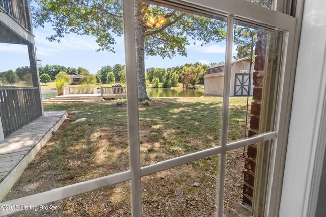 481 Meadow Lake Dr, Taylorsville, KY 40071