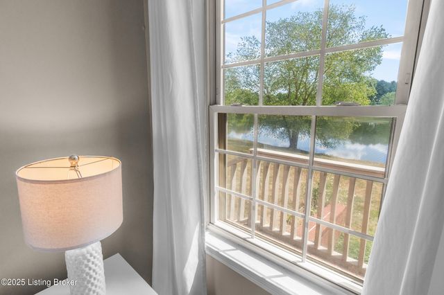 481 Meadow Lake Dr, Taylorsville, KY 40071