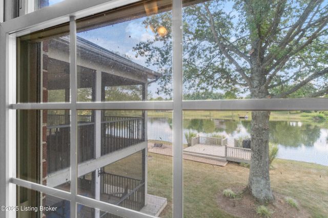 481 Meadow Lake Dr, Taylorsville, KY 40071