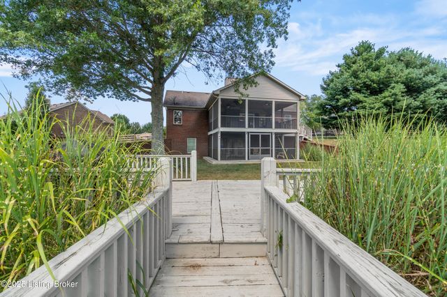 481 Meadow Lake Dr, Taylorsville, KY 40071