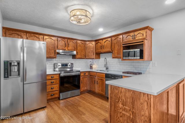 481 Meadow Lake Dr, Taylorsville, KY 40071