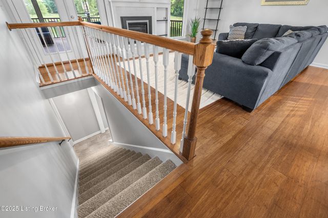 481 Meadow Lake Dr, Taylorsville, KY 40071