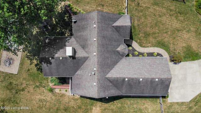 481 Meadow Lake Dr, Taylorsville, KY 40071