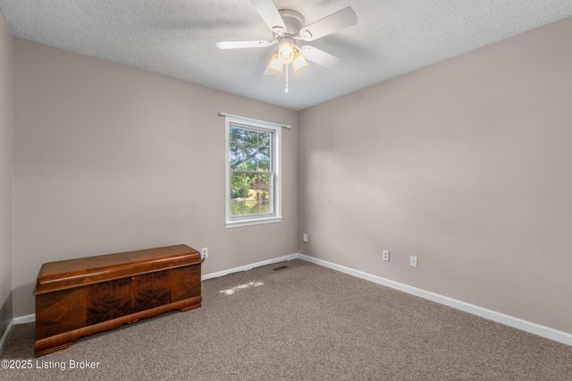 481 Meadow Lake Dr, Taylorsville, KY 40071