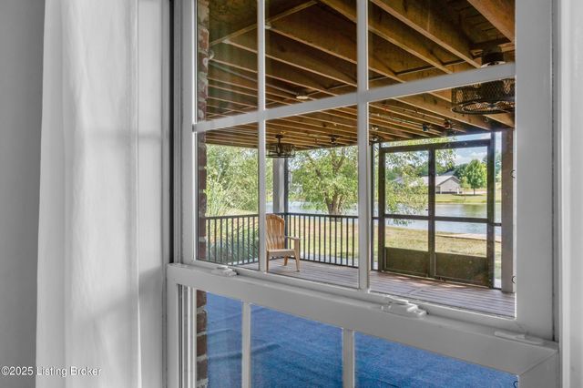 481 Meadow Lake Dr, Taylorsville, KY 40071