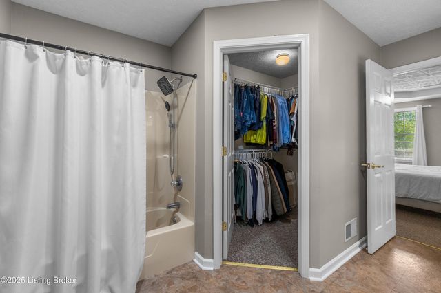 481 Meadow Lake Dr, Taylorsville, KY 40071