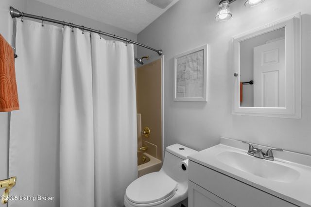 481 Meadow Lake Dr, Taylorsville, KY 40071