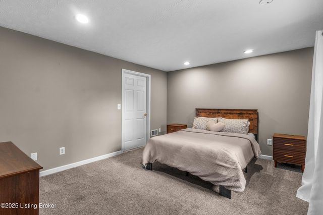 481 Meadow Lake Dr, Taylorsville, KY 40071