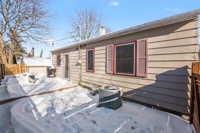 1800 Highland AVENUE, Waukesha, WI 53186