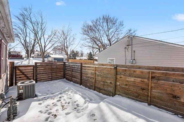 1800 Highland AVENUE, Waukesha, WI 53186